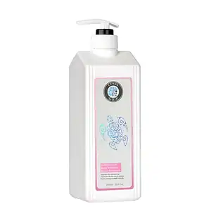Lotion pour la peau en bouteille avec pompe, idéale pour soins de la peau.